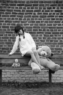 Teddis on a bench, par Xavier E. G. Dierick